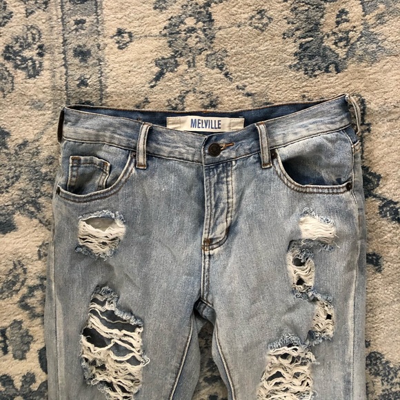 Distressed boyfriend jeans - Picture 2 of 5